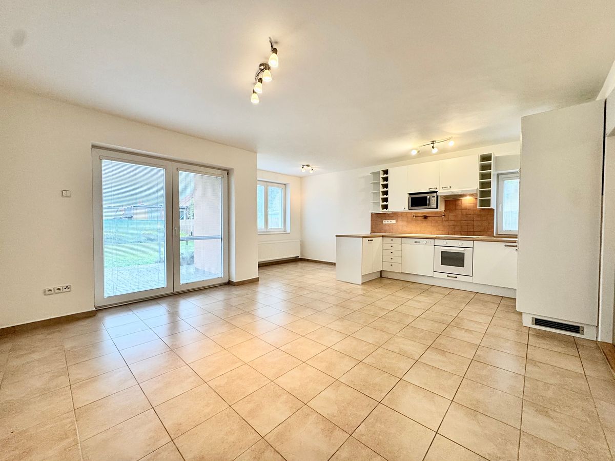 Pronájem rodinného domu 202 m², pozemek 463 m², Praha – fotka 1 z 3