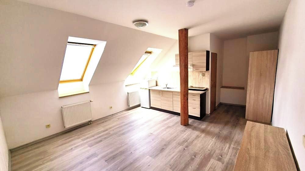 Pronájem bytu 1+kk 34 m², Jinočany – fotka 1 z 3