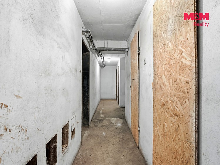 Prodej komerčního prostoru, 433 m² (24 z 30)