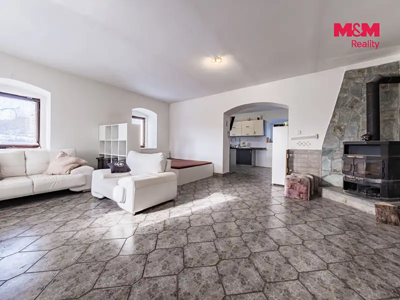 Prodej rodinného domu 480 m², pozemek 1898 m², Krásný Les – náhled fotky 2