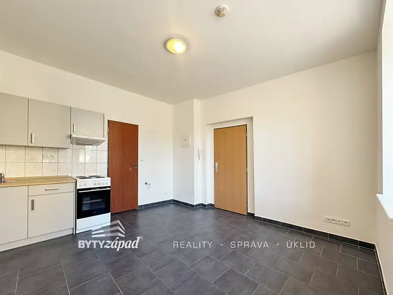 Pronájem bytu 1+kk 19 m², Stříbro – náhled fotky 3