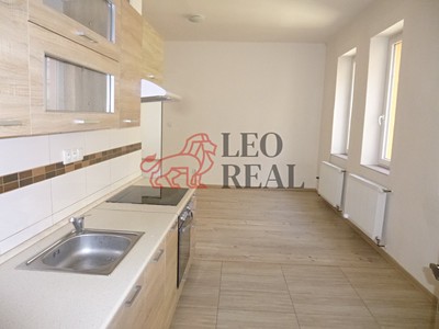 Pronájem bytu 4+1, 70 m² (2 z 13)