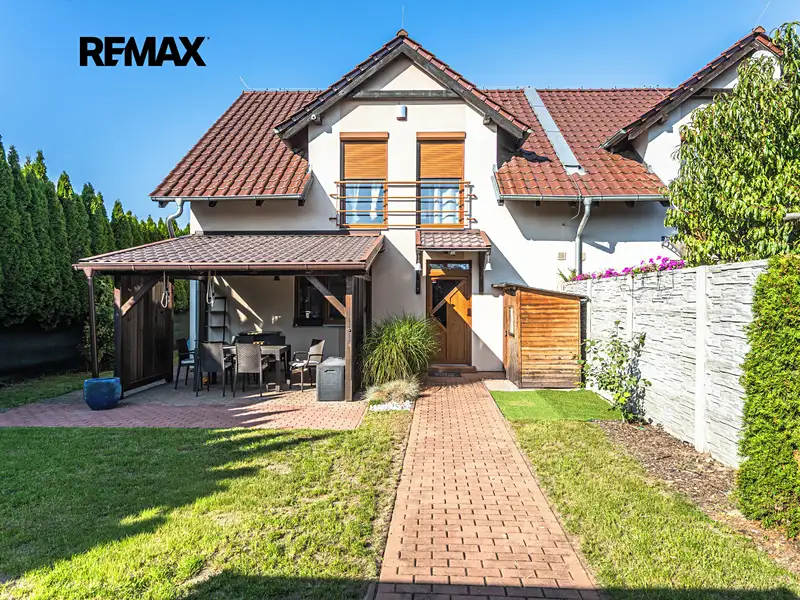 Pronájem rodinného domu 130 m², pozemek 400 m², Šestajovice – náhled fotky 1