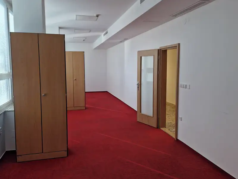 Pronájem kanceláře 45 m², Znojmo – náhled fotky 2