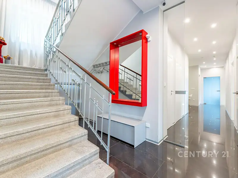 Pronájem kanceláře 115 m², Praha – náhled fotky 1
