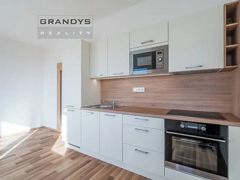 Pronájem bytu 1+kk 29 m², Praha – náhled fotky 2
