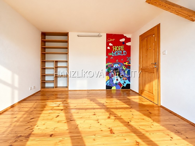 Квартира 4+kk на продаж, 143 м² (16 з 25)