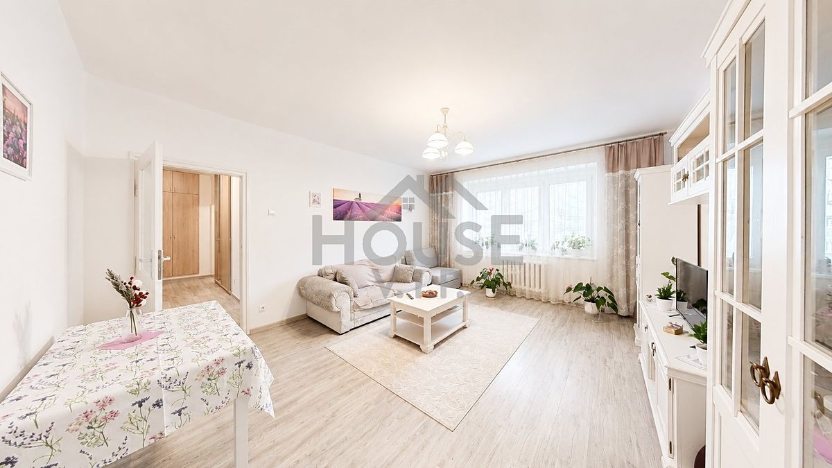 Prodej bytu 3+1 77 m², Praha – fotka 1 z 3
