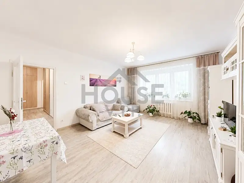 Prodej bytu 3+1 77 m², Praha – náhled fotky 1