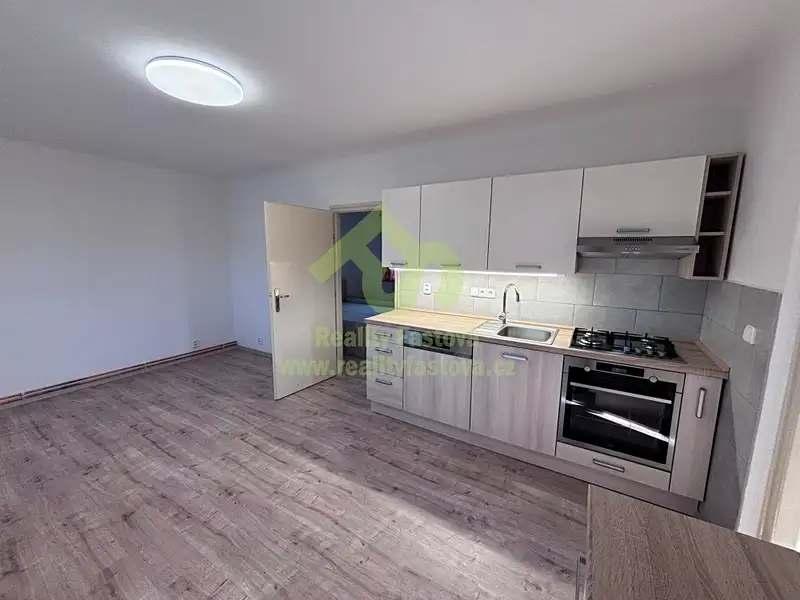 Pronájem rodinného domu 41 m², pozemek 670 m², Rokycany – náhled fotky 1