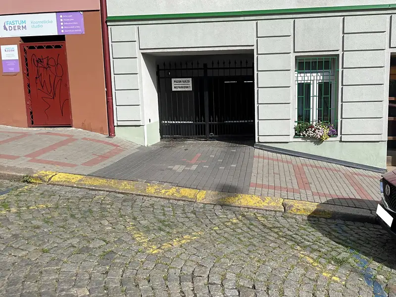 Prodej garážového stání 14 m², Praha – náhled fotky 3