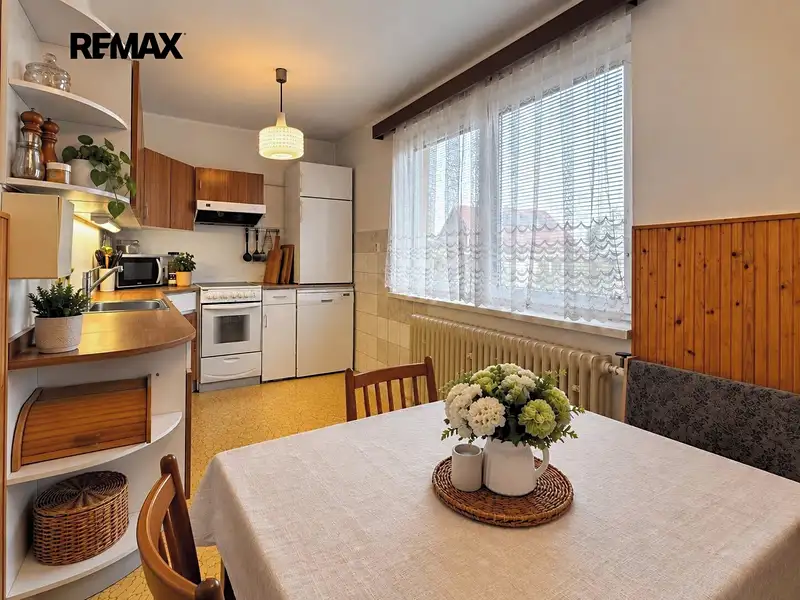 Prodej rodinného domu 253 m², pozemek 1038 m², Bujanov – náhled fotky 3
