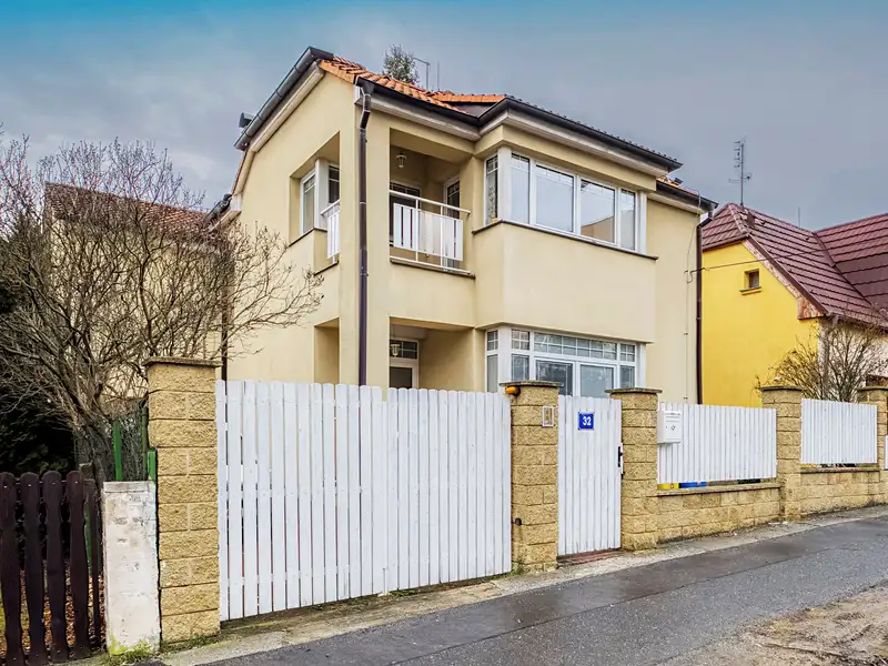 Prodej rodinného domu 291 m², pozemek 476 m², Praha – náhled fotky 1