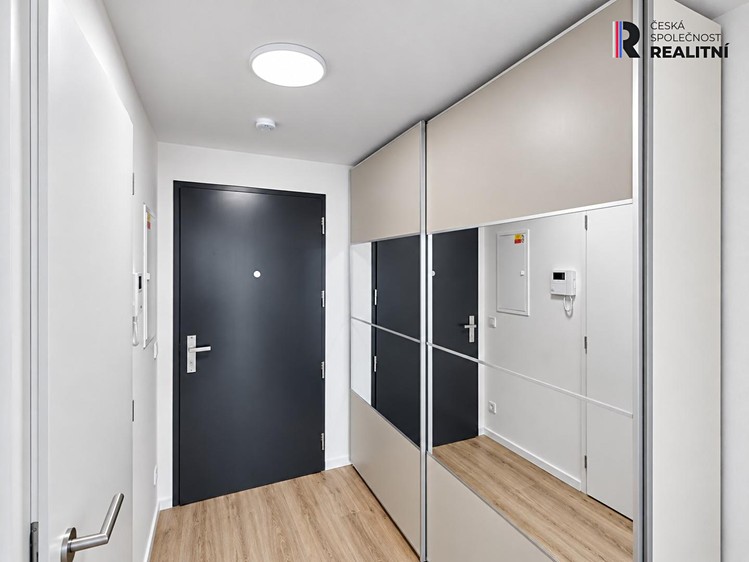 Квартира 1+kk в оренду, 36 м² (6 з 17)