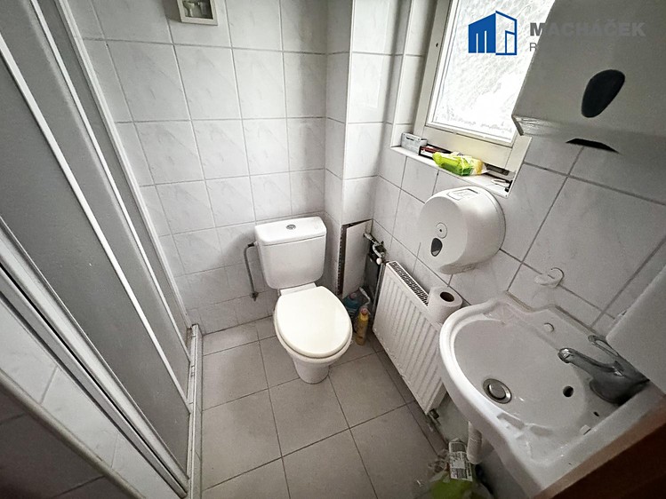 Комерційне приміщення на продаж, 278 м² (30 з 40)