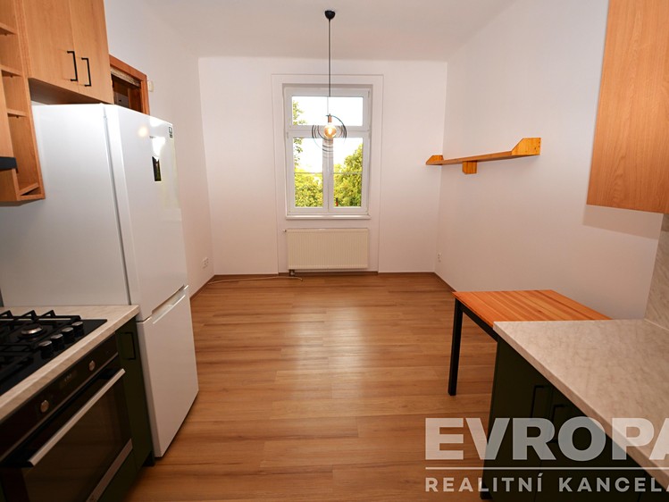 Pronájem bytu 2+kk, 50 m² (7 z 12)