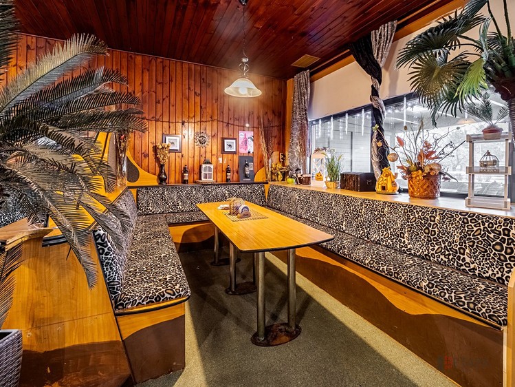 Prodej komerčního prostoru, 390 m² (6 z 25)