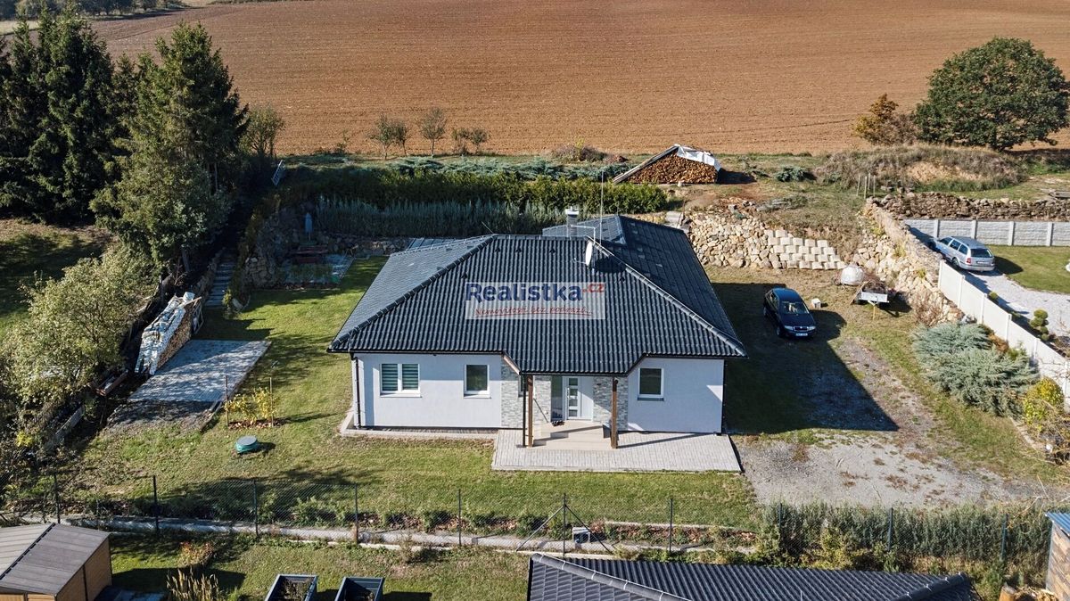 Prodej rodinného domu 127 m², pozemek 923 m², Kbelany – fotka 1 z 3
