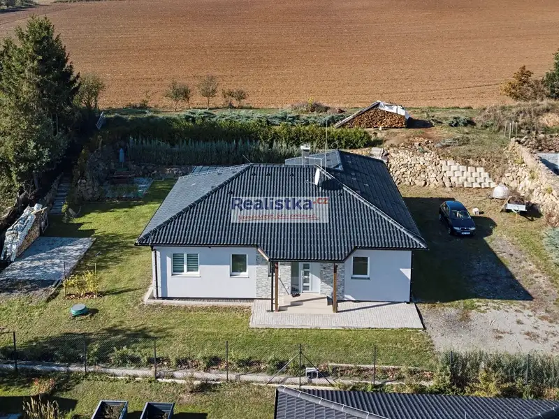 Prodej rodinného domu 127 m², pozemek 923 m², Kbelany – náhled fotky 1