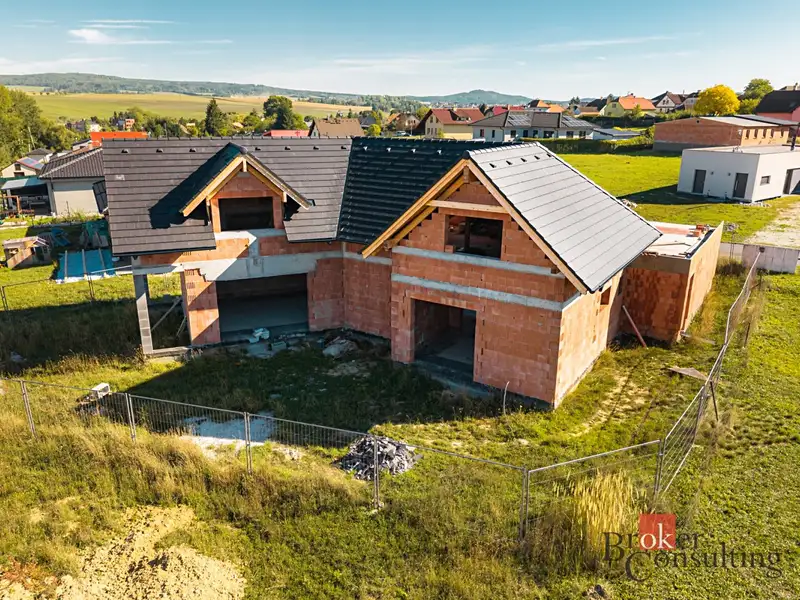 Prodej rodinného domu 212 m², pozemek 1759 m², Litohlavy – náhled fotky 2