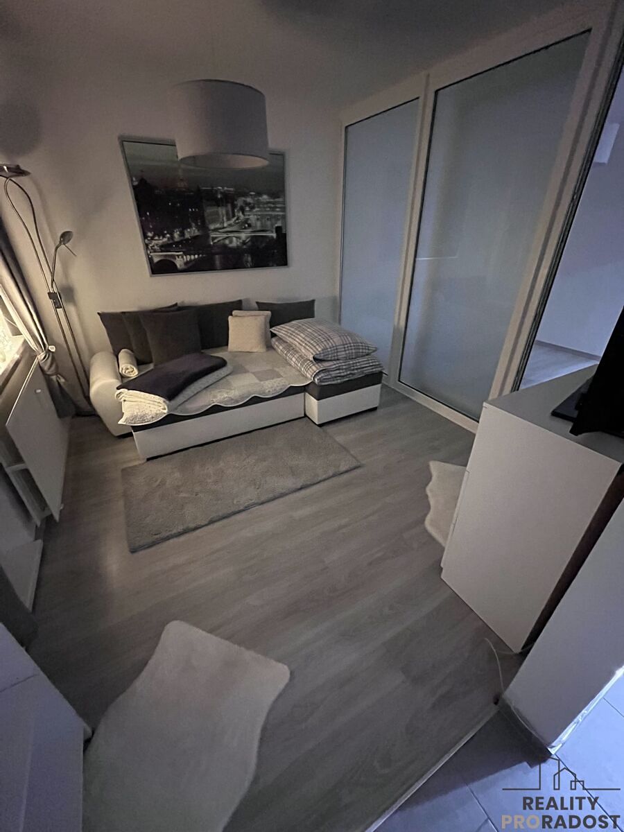 Pronájem bytu 2+kk 41 m² – fotografie 3