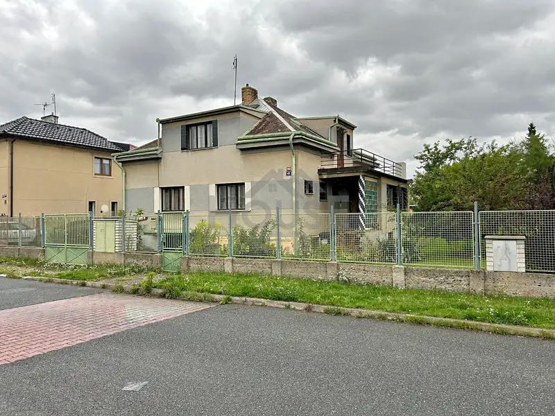 Prodej rodinného domu 240 m², pozemek 1199 m², Praha – náhled fotky 2