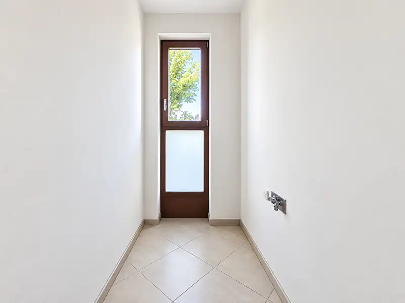 Pronájem garážového stání 20 m², Praha – náhled fotky 3