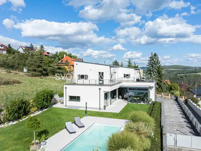 Prodej rodinného domu 419 m², pozemek 1234 m², Davle – náhled fotky 1