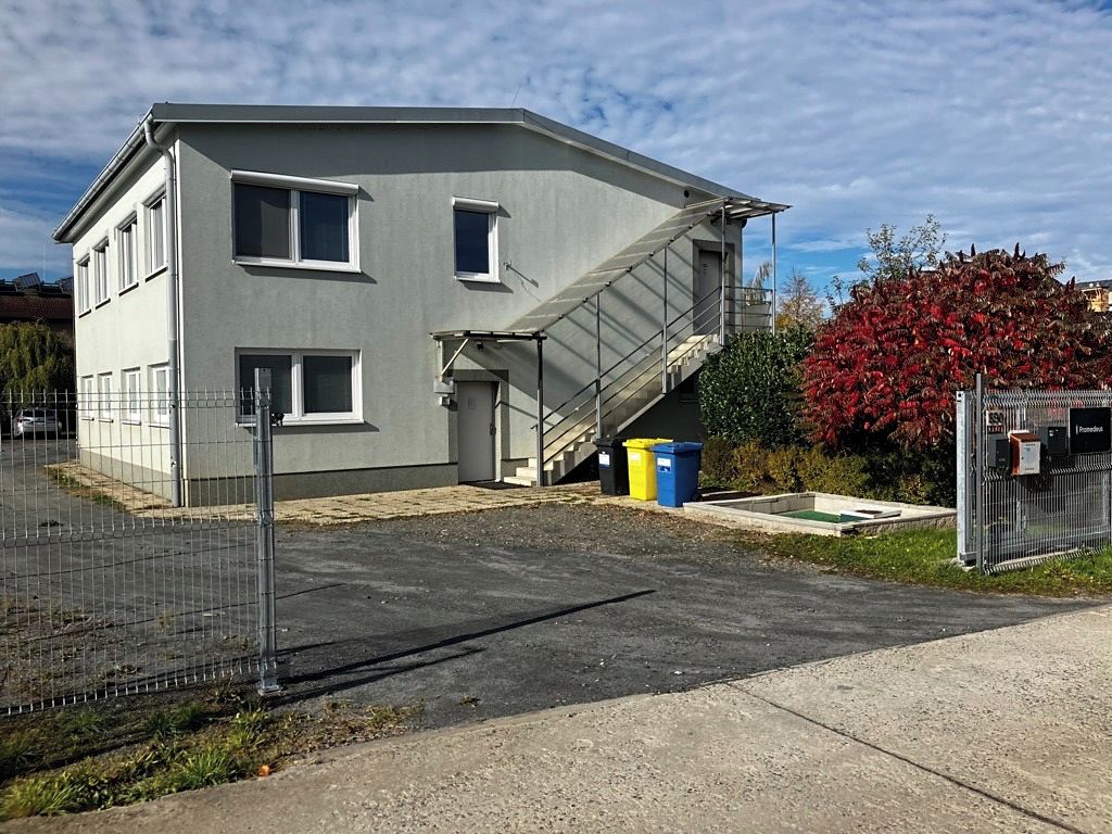 Pronájem kanceláře 290 m², Vestec – fotka 1 z 3