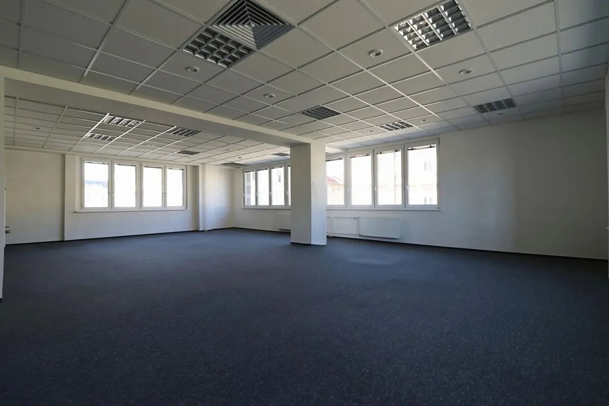 Pronájem kanceláře 100 m²