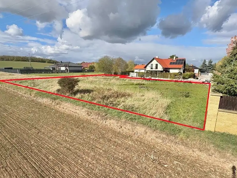 Prodej stavebního pozemku 1069 m², Plzeň – náhled fotky 1