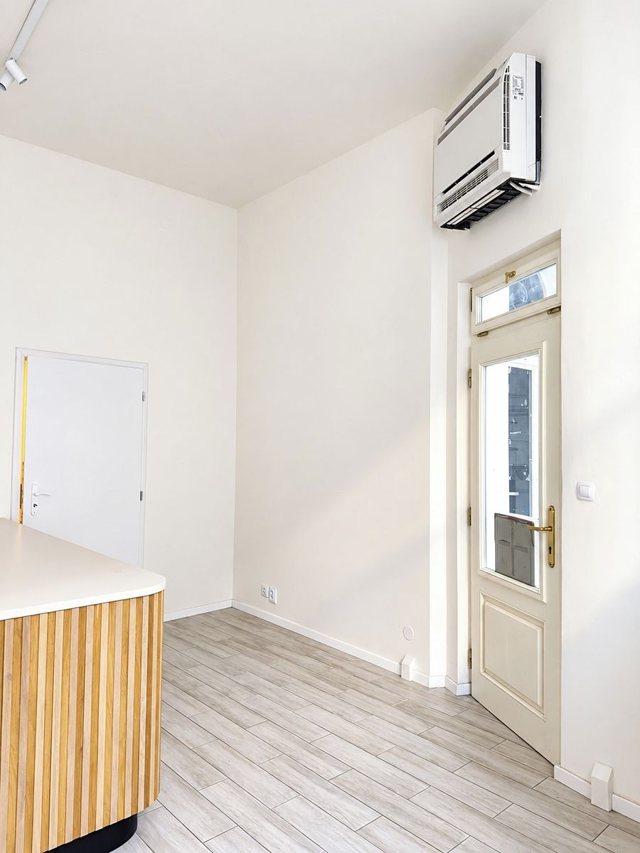 Pronájem obchodního prostoru 24 m² – fotografie 2
