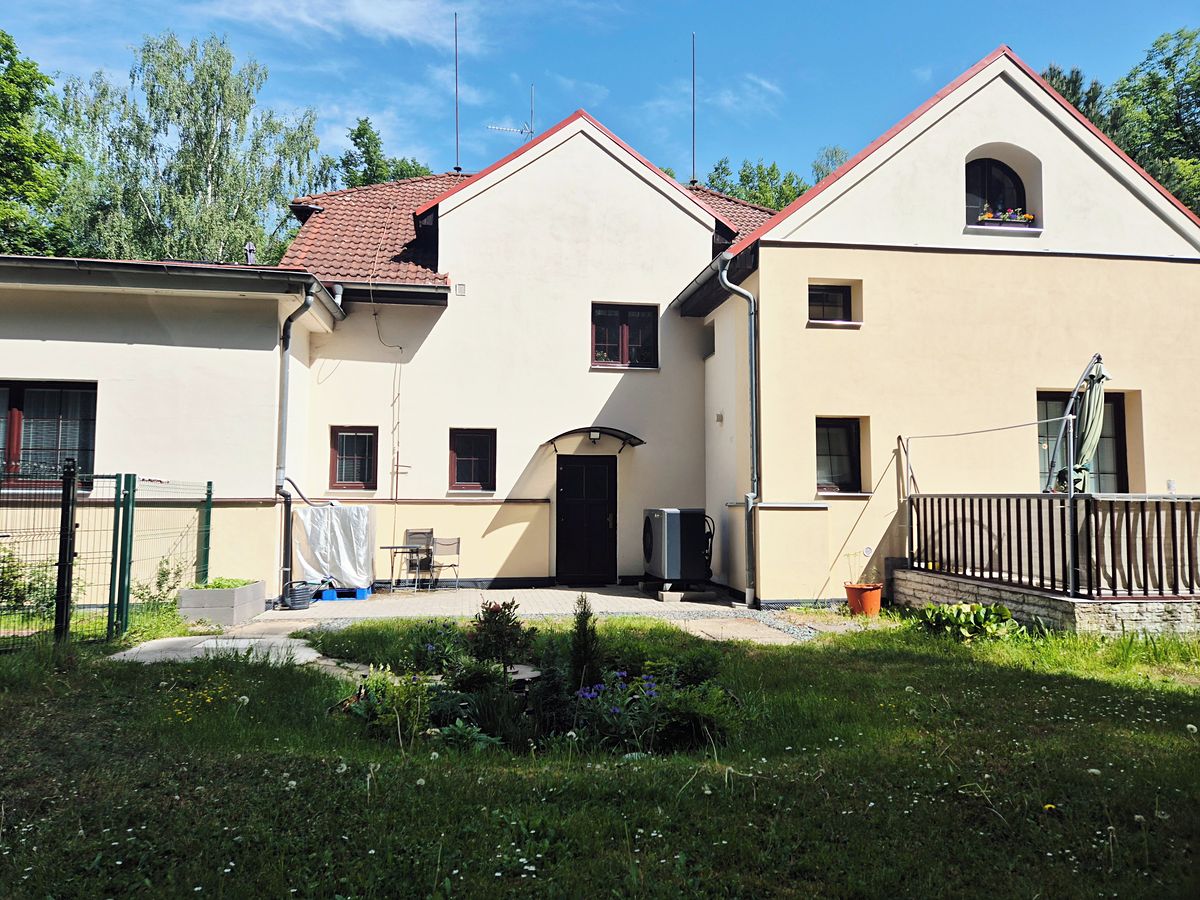 Prodej bytu 1+kk 38 m², Kamenné Žehrovice – fotka 1 z 3