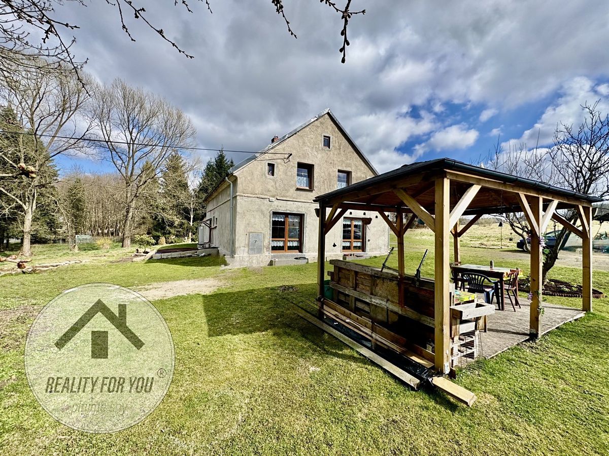 Prodej rodinného domu 240 m², pozemek 6384 m², Bulovka – fotka 1 z 3