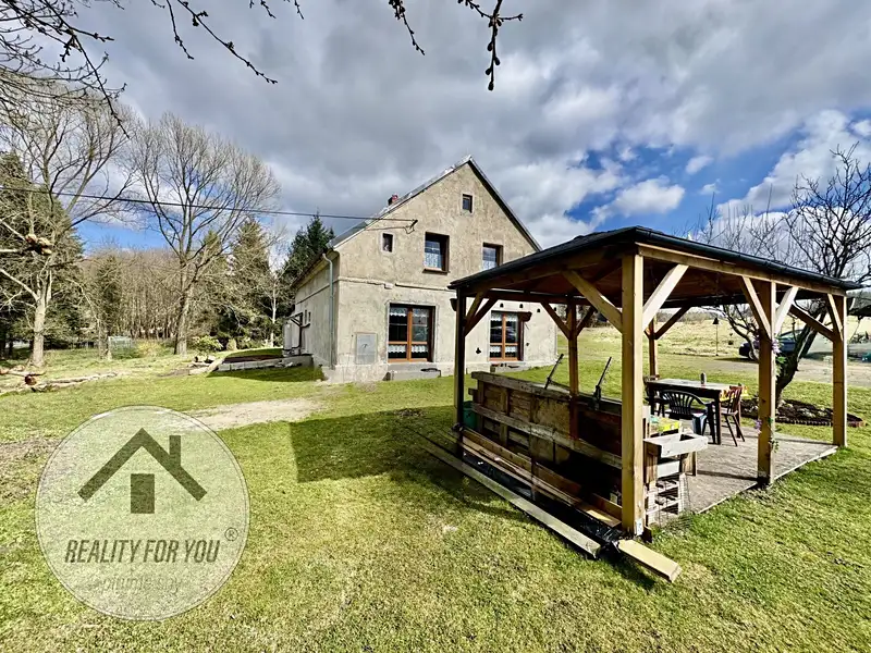 Prodej rodinného domu 240 m², pozemek 6384 m², Bulovka – náhled fotky 1