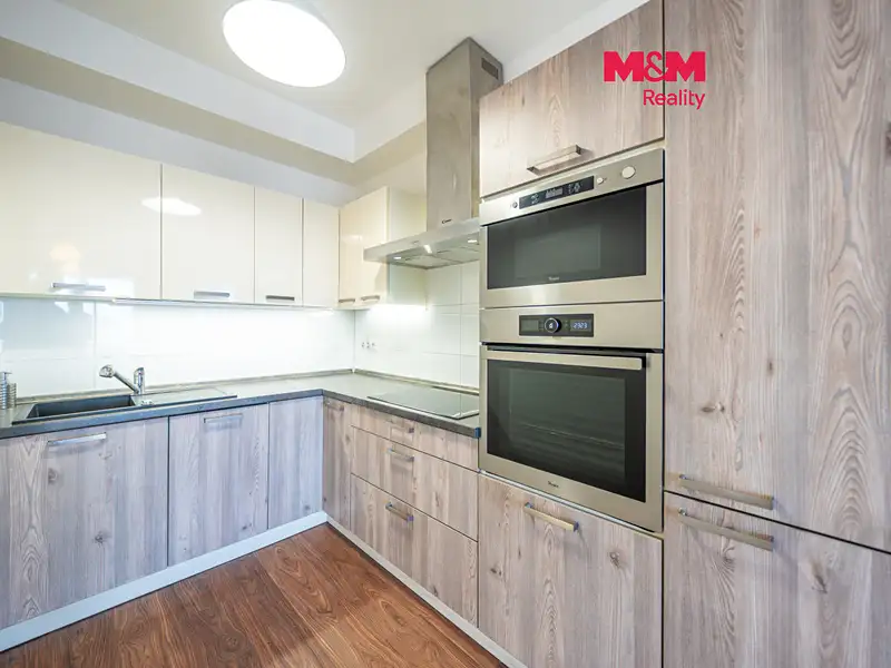 Pronájem bytu 2+kk 60 m², Praha – náhled fotky 1