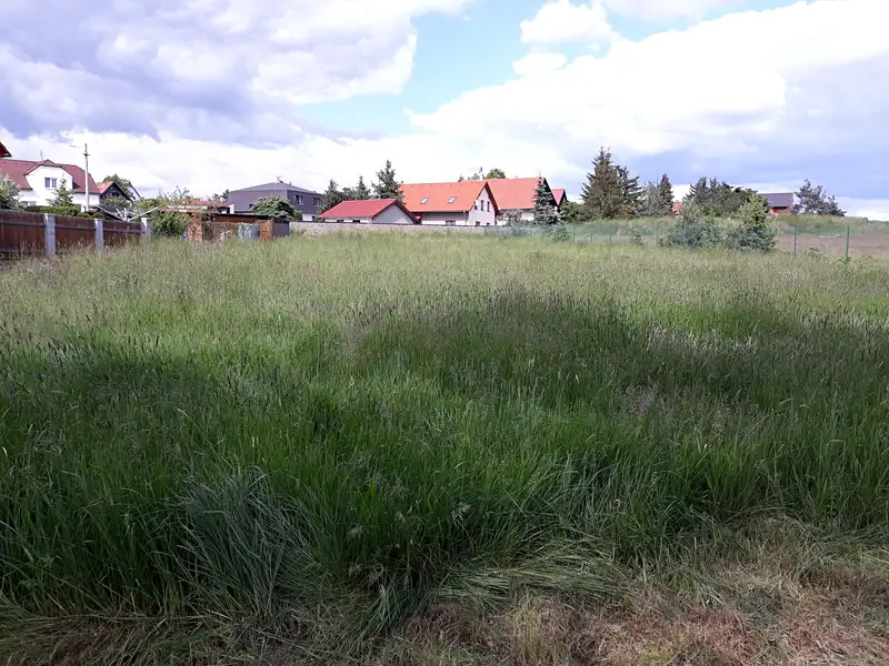 Prodej stavebního pozemku 1600 m², Stará Huť – náhled fotky 1
