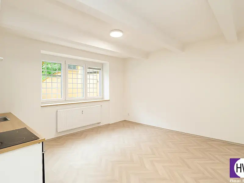 Pronájem bytu 2+kk 62 m², Praha – náhled fotky 1