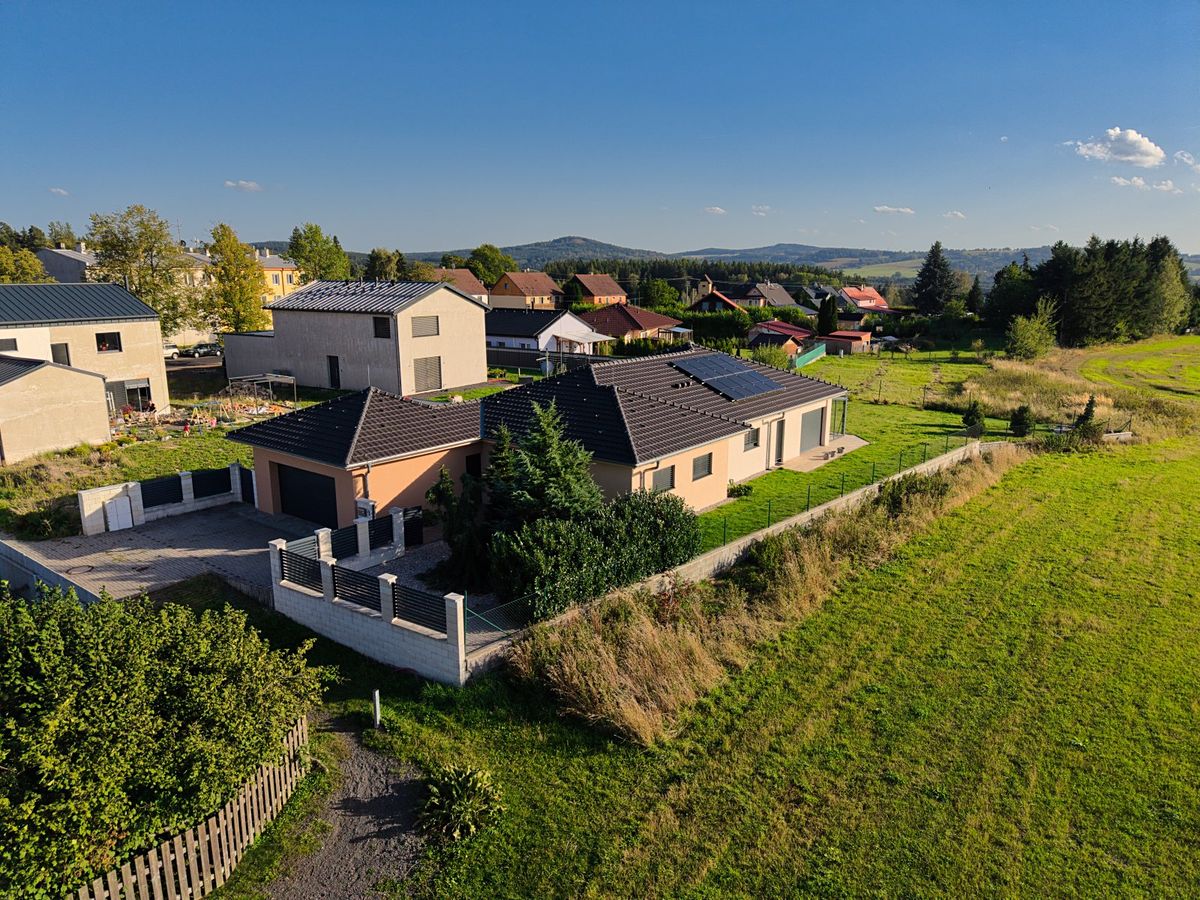 Prodej rodinného domu 190 m², pozemek 1000 m², Kolová – fotka 1 z 3
