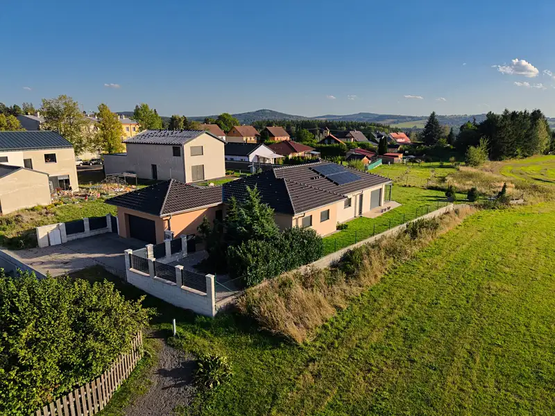 Prodej rodinného domu 190 m², pozemek 1000 m², Kolová – náhled fotky 1