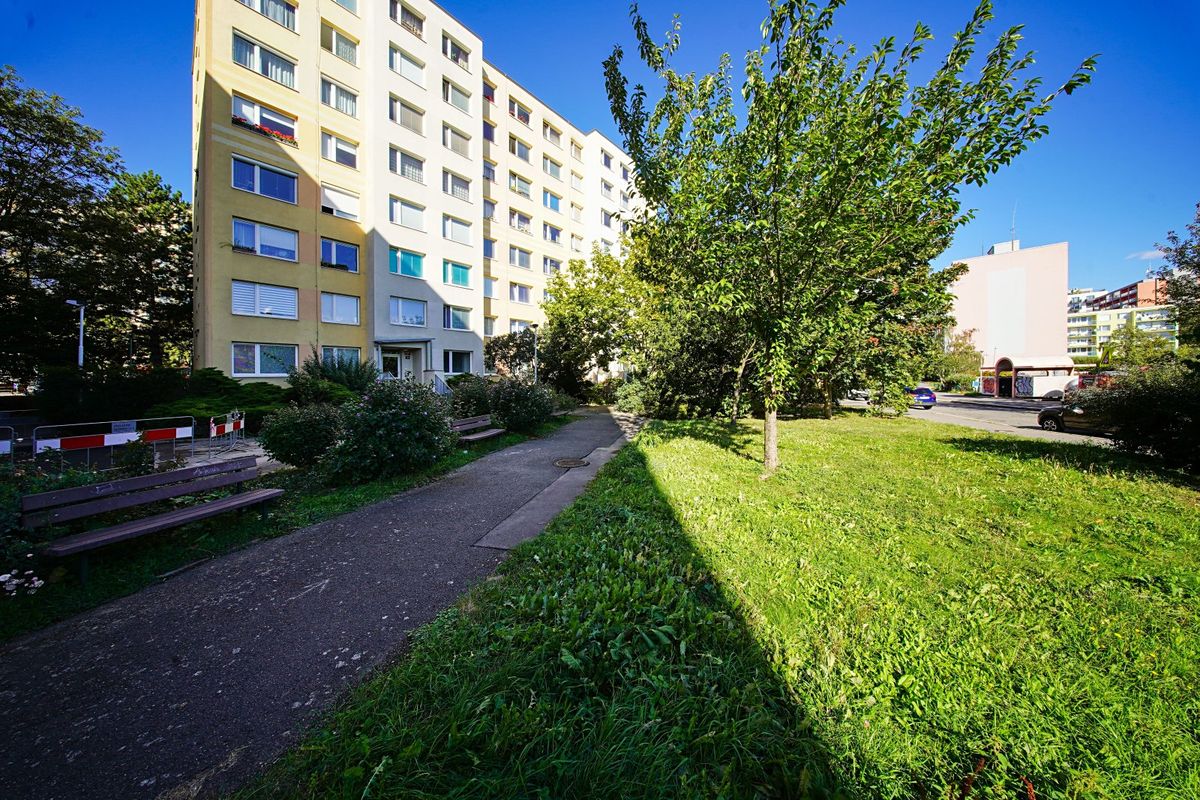 Prodej bytu 2+kk 42 m², Praha – fotka 1 z 3