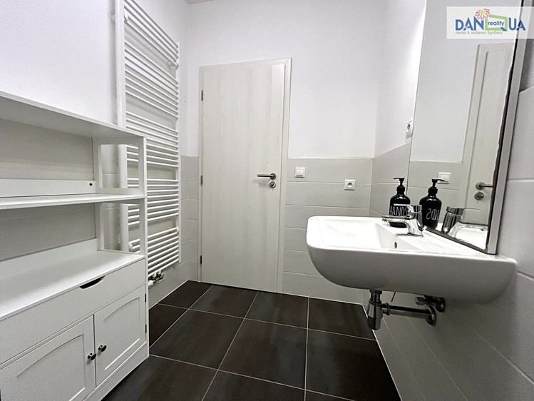 Pronájem bytu 2+kk, 42 m² (8 z 17)