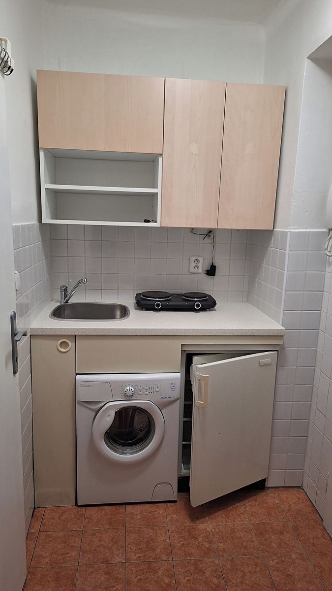 Pronájem bytu 1+kk 20 m², Praha – fotka 1 z 3