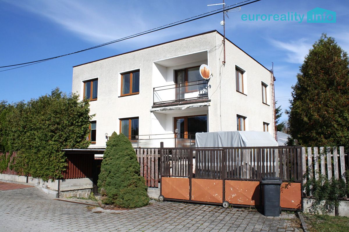 Prodej rodinného domu 295 m², pozemek 1452 m², Klatovy – fotka 1 z 3