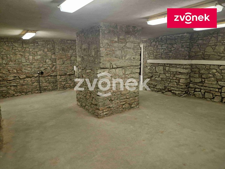 Pronájem komerčního prostoru, 650 m² (13 z 35)