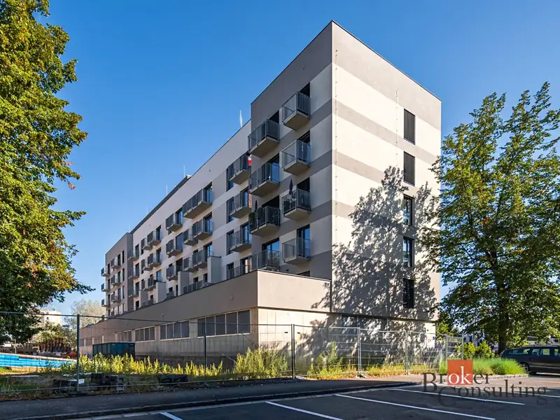 Pronájem bytu 1+kk 29 m², Hradec Králové – náhled fotky 2