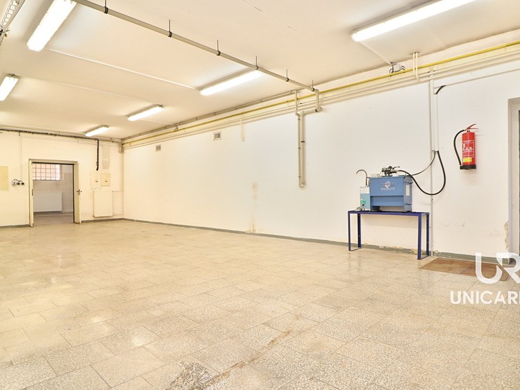 Prodej komerčního prostoru, 834 m² (16 z 35)