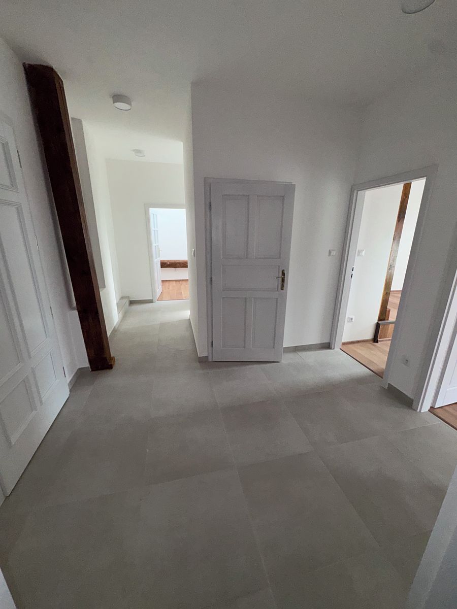 Pronájem bytu 3+kk 107 m²
