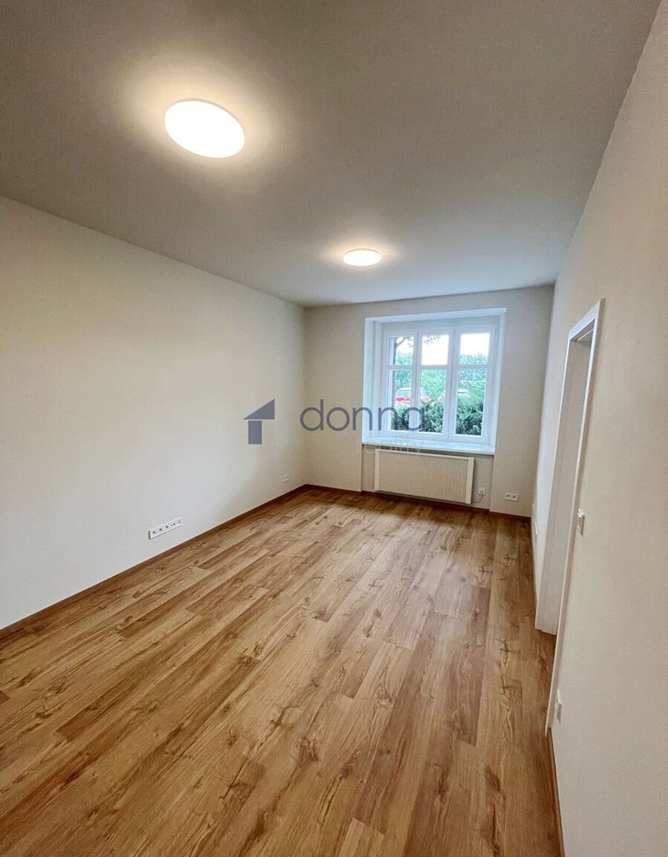 Pronájem bytu 2+kk 40 m², Praha – fotka 1 z 3