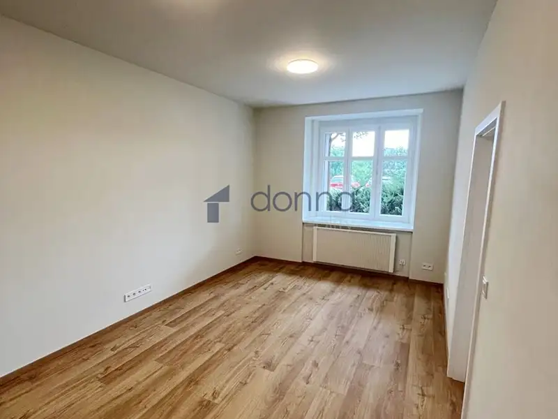 Pronájem bytu 2+kk 40 m², Praha – náhled fotky 1
